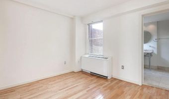 815 KING St 5B, Alexandria, VA 22314