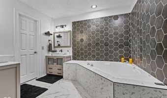 1324 Willow Oak Ct, Avon, IN 46123