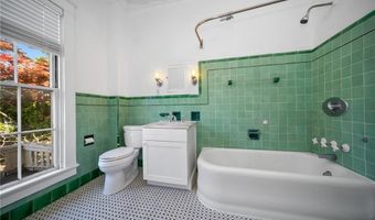 33 Kay St, Newport, RI 02840