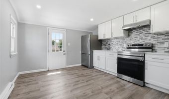 7 Penndale Dr, Amityville, NY 11701
