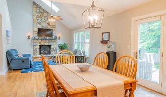 24 Surrey Ln, Falmouth, ME 04105