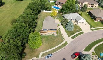 212 N Fairway Dr, Brandon, SD 57005