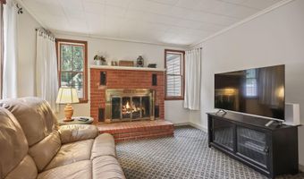 13 Swartzel Dr, Middletown, NJ 07748