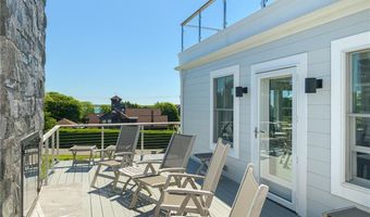 592 Tuckerman Ave, Middletown, RI 02842