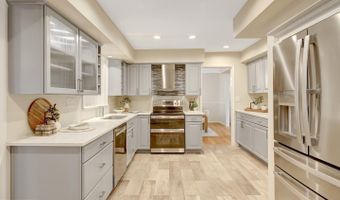 4003 KLOMAN St, Annandale, VA 22003