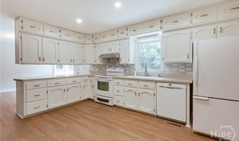 110 Pioneer Dr, Athens, GA 30605