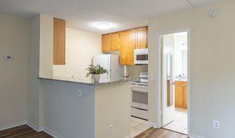 75 S REYNOLDS St 318, Alexandria, VA 22304