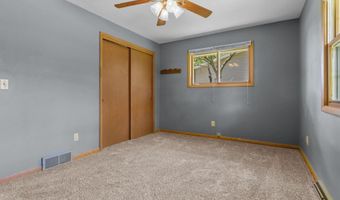 5730 W SANDRA Dr, Appleton, WI 54913