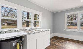 210 West St, Batesville, MS 38606