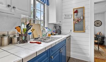 8911 Manor Ave, Allen Park, MI 48101