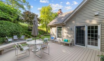 647 Waterford Ridge Dr, Ballwin, MO 63021