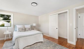 81 Redwood Dr, Cranston, RI 02920