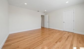 7 Betsey Williams Dr, Warwick, RI 02889