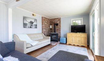 43 Flintstone Rd, Narragansett, RI 02882