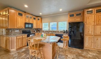 631 HASSETT St, Brookings, OR 97415
