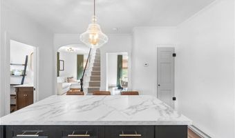 61 School St 2R, Lincoln, RI 02802
