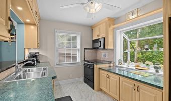 711 Riverview Dr, Alton, IL 62002