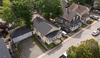 4 Findlay Pl, Newport, RI 02840