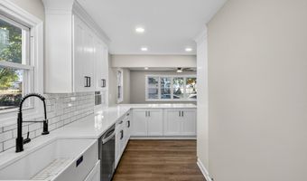 305 W 4TH Ave, Barrington, NJ 08007