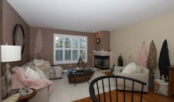 70 Woodcrest Ln 70, Danbury, CT 06810
