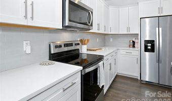 26 Walnut Springs Dr, Asheville, NC 28804