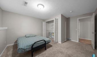 316 S Country Club Ave, Brandon, SD 57005
