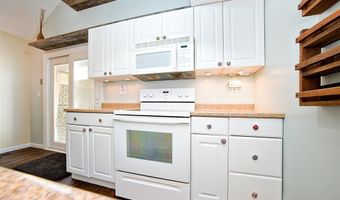 418 Great Hill Dr, Ballwin, MO 63021