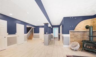291 Old Oxford Rd, North Smithfield, RI 02896