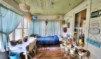 815 S 358th St, Avoca, NE 68307
