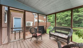 2 Cortland Cir, Bangor, ME 04401