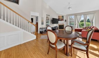 4001 Whitehall Ln, Algonquin, IL 60102
