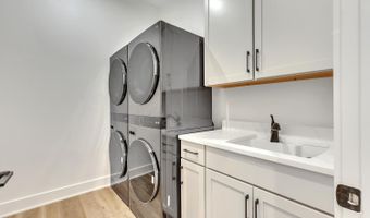 2707 1st St, Arnolds Park, IA 51331