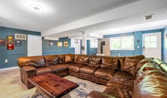 6430 KENHOWE Dr, Bethesda, MD 20817