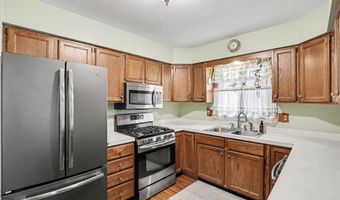 302 Westwinds Dr, Almont, MI 48003