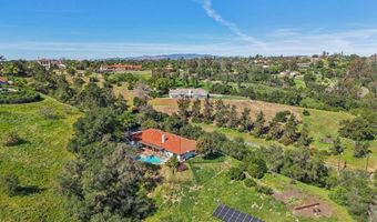 707 S Live Oak Park Rd, Fallbrook, CA 92028