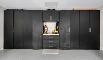 813 Lakeshore Dr, Berkeley Lake, GA 30096