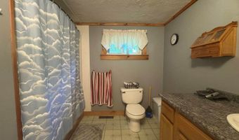 121 Main Rd, Abbot, ME 04406