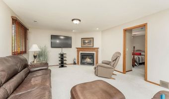505 N Oak Ridge Rd, Brandon, SD 57005