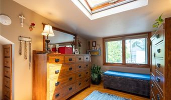 22 Harrison St, Bristol, RI 02809