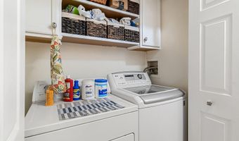 19 Elm St, Beachwood, NJ 08722