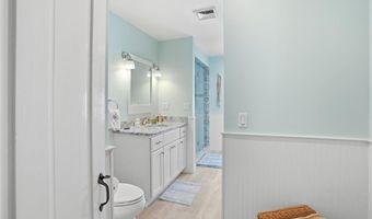 693 Hope St, Bristol, RI 02809