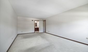 2218 N Williamsburg St, Arlington Heights, IL 60004