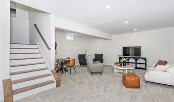 690 Club Dr W, Aurora, OH 44202