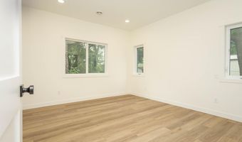 1011 Nokomis St, Alexandria, MN 56308