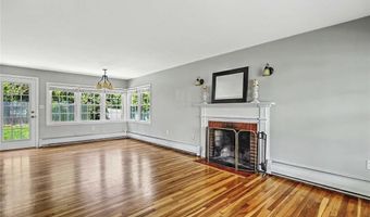 25 Viking Dr, Bristol, RI 02809