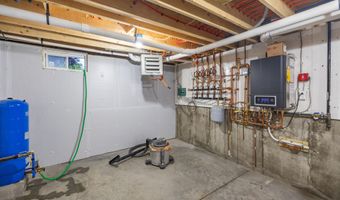 319 Harmons Corner Rd, Auburn, ME 04210