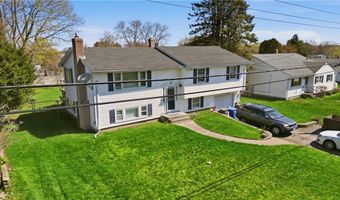 37 Squantum Dr, Middletown, RI 02842