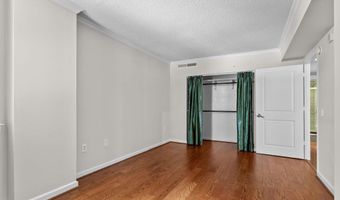 880 N POLLARD St N 224, Arlington, VA 22203