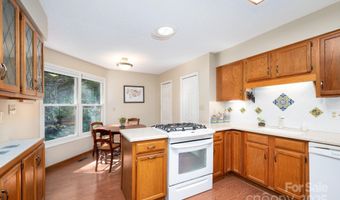 9 Sandon Cir, Asheville, NC 28804