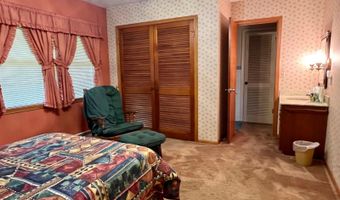 1203 Oak Ave, Aurora, MO 65605